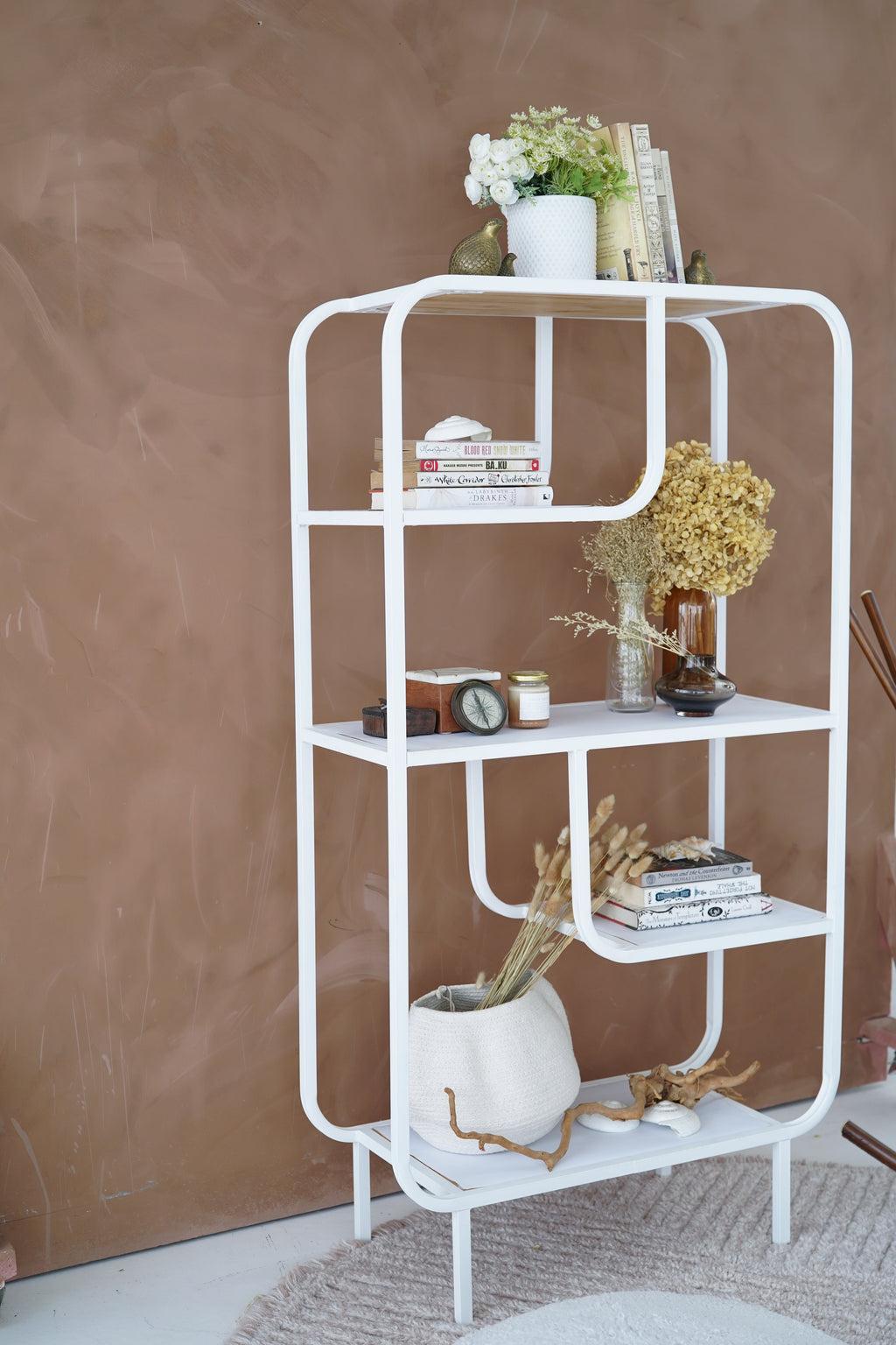 Arc shelf