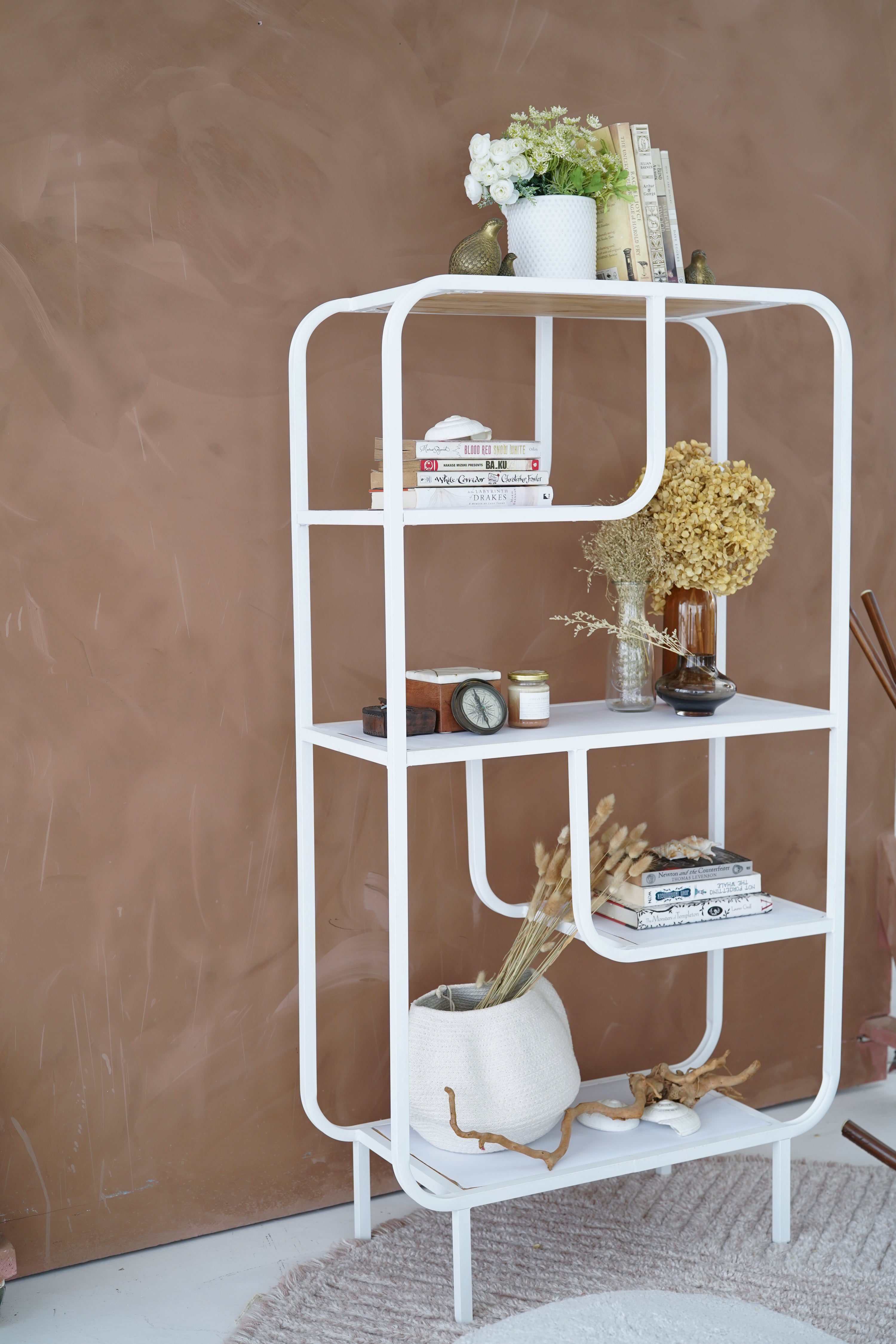 Arc shelf