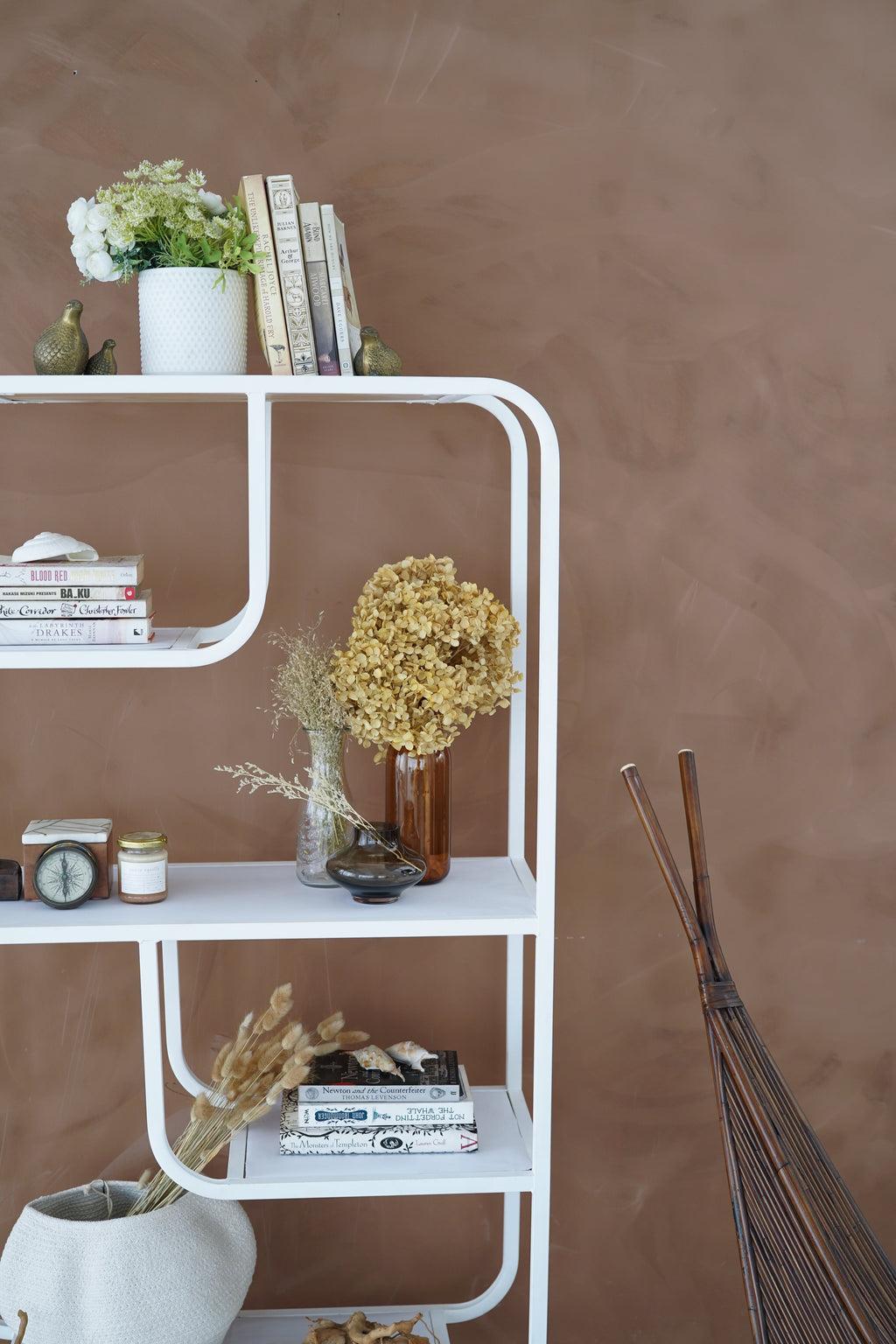 Arc shelf