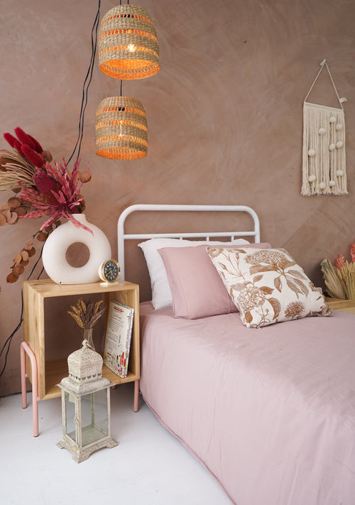 arc side / night table blush pink